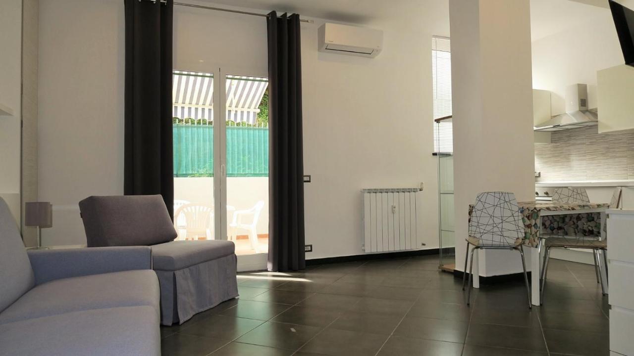 Karina, To The Beach With Terrace And Private Parking Savone Extérieur photo