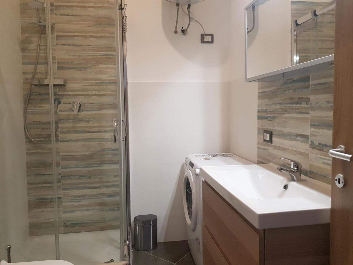 Karina, To The Beach With Terrace And Private Parking Savone Extérieur photo