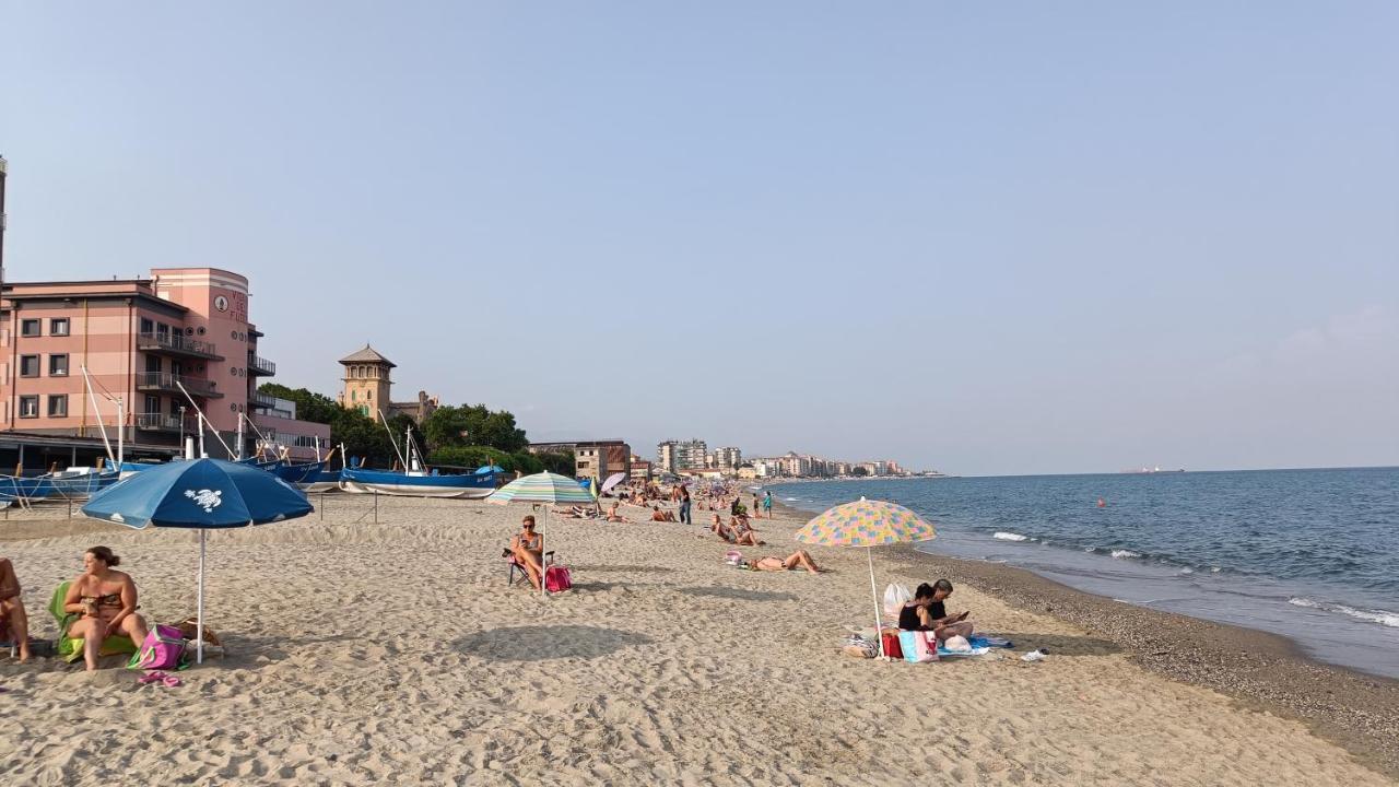 Karina, To The Beach With Terrace And Private Parking Savone Extérieur photo