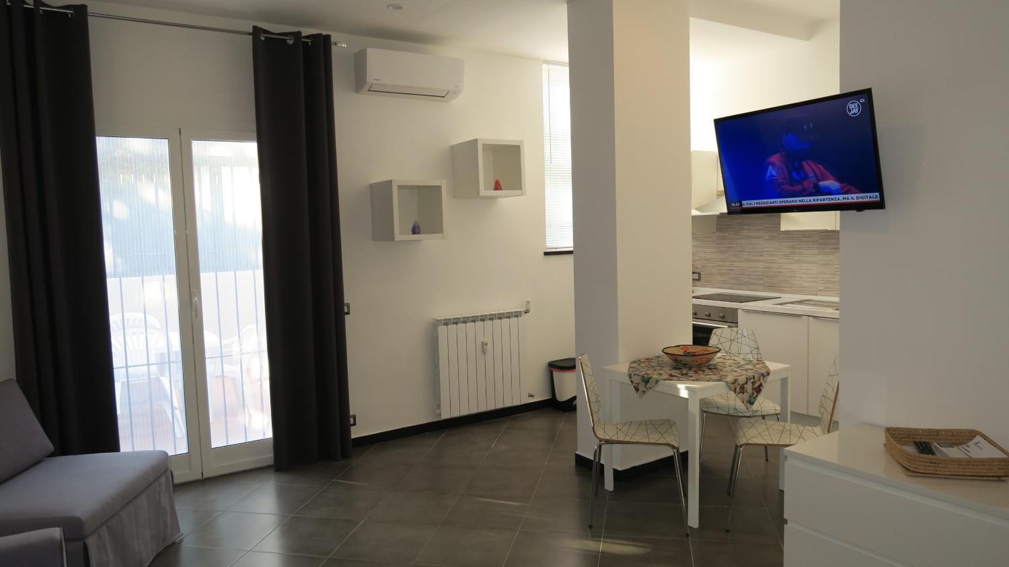 Karina, To The Beach With Terrace And Private Parking Savone Extérieur photo
