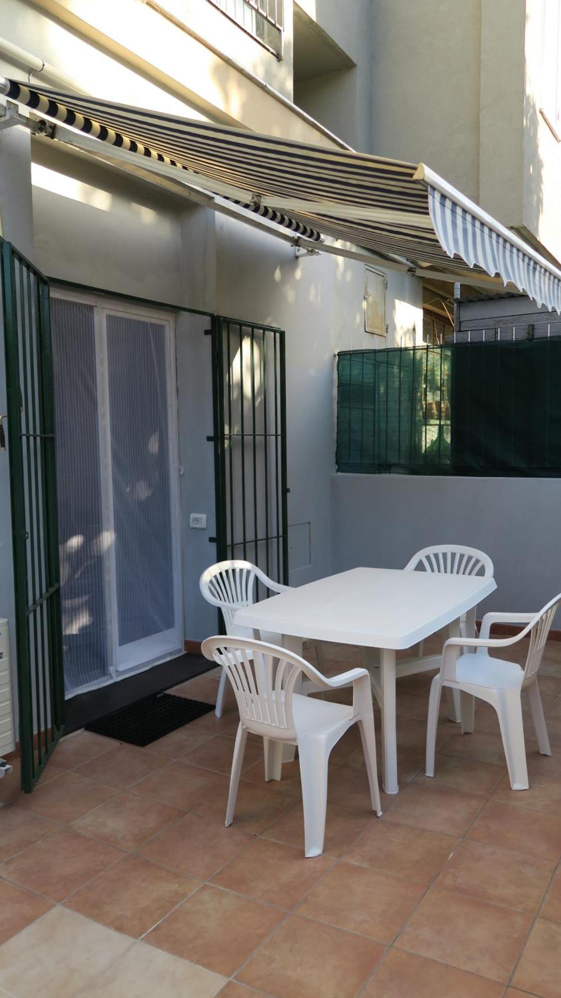 Karina, To The Beach With Terrace And Private Parking Savone Extérieur photo